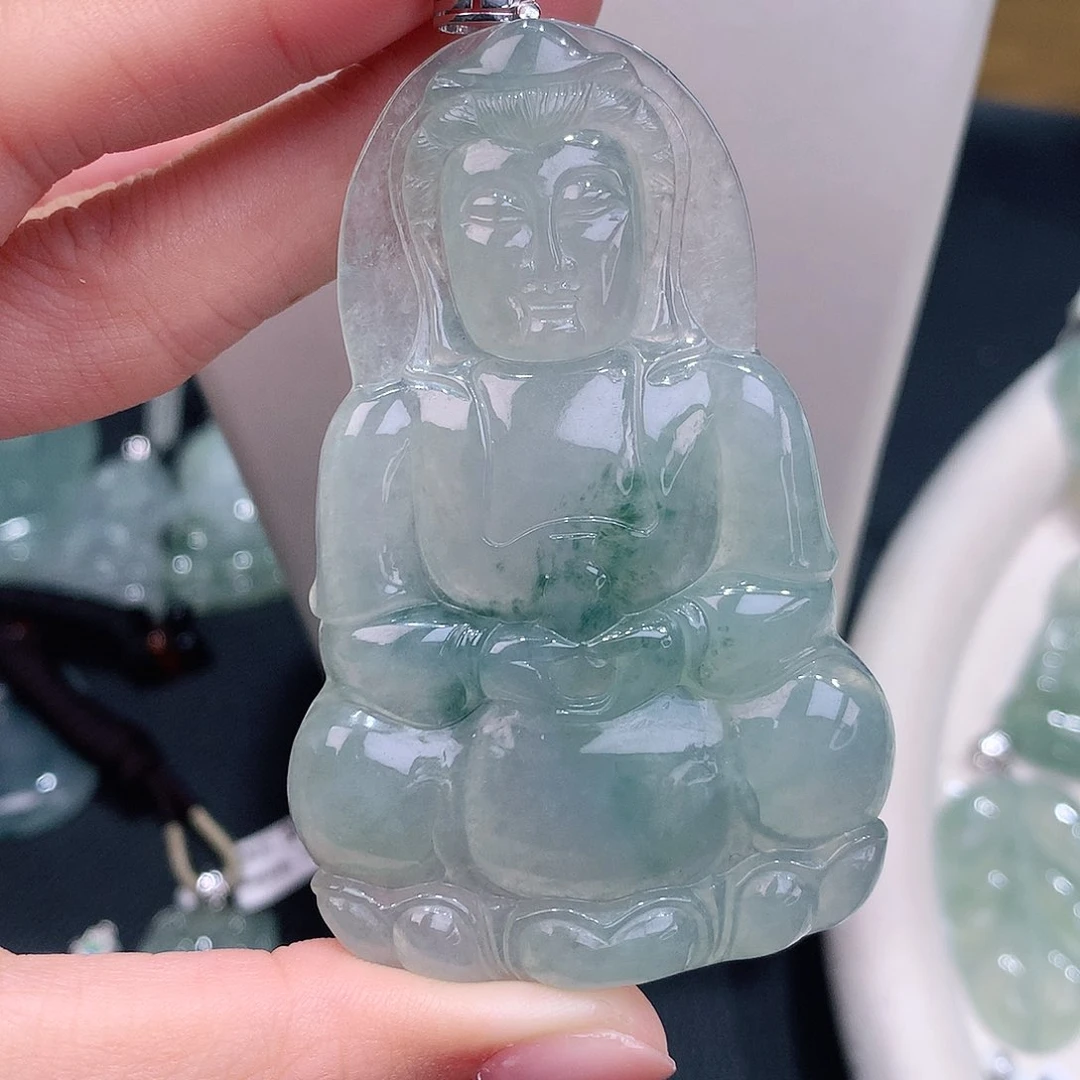 颈饰18K金镶嵌翡翠飘花大观音