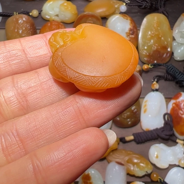 天***宁和田玉未镶嵌颈饰