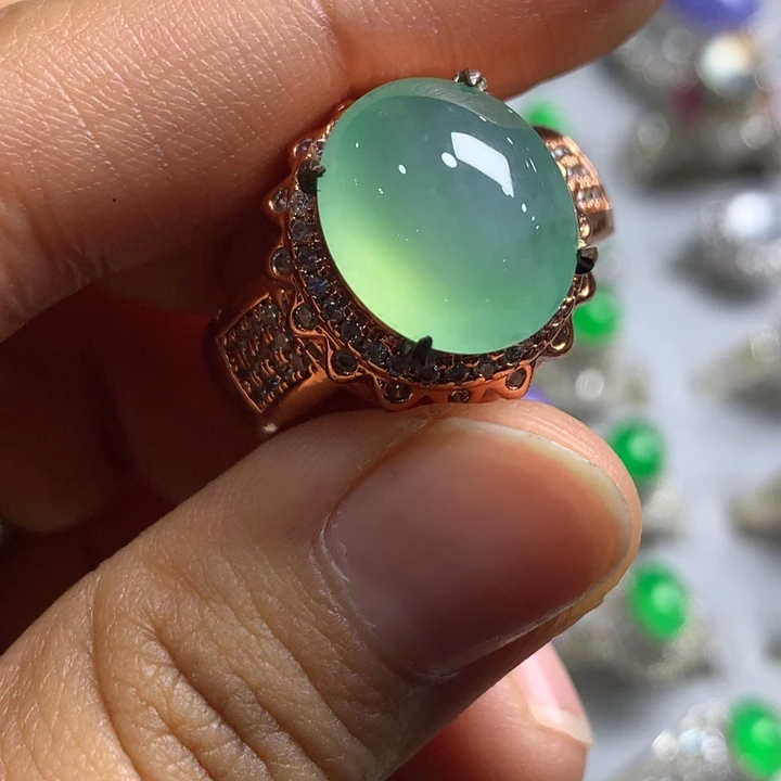 翡翠未镶嵌戒指铜托，卖裸石，需要二次镶嵌