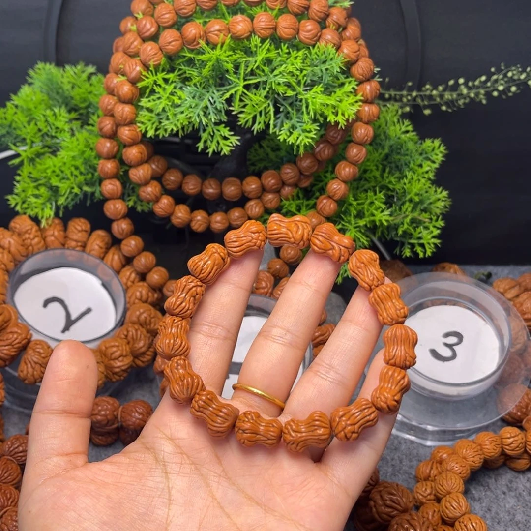 孙***枫桃核吊坠龙纹桃核