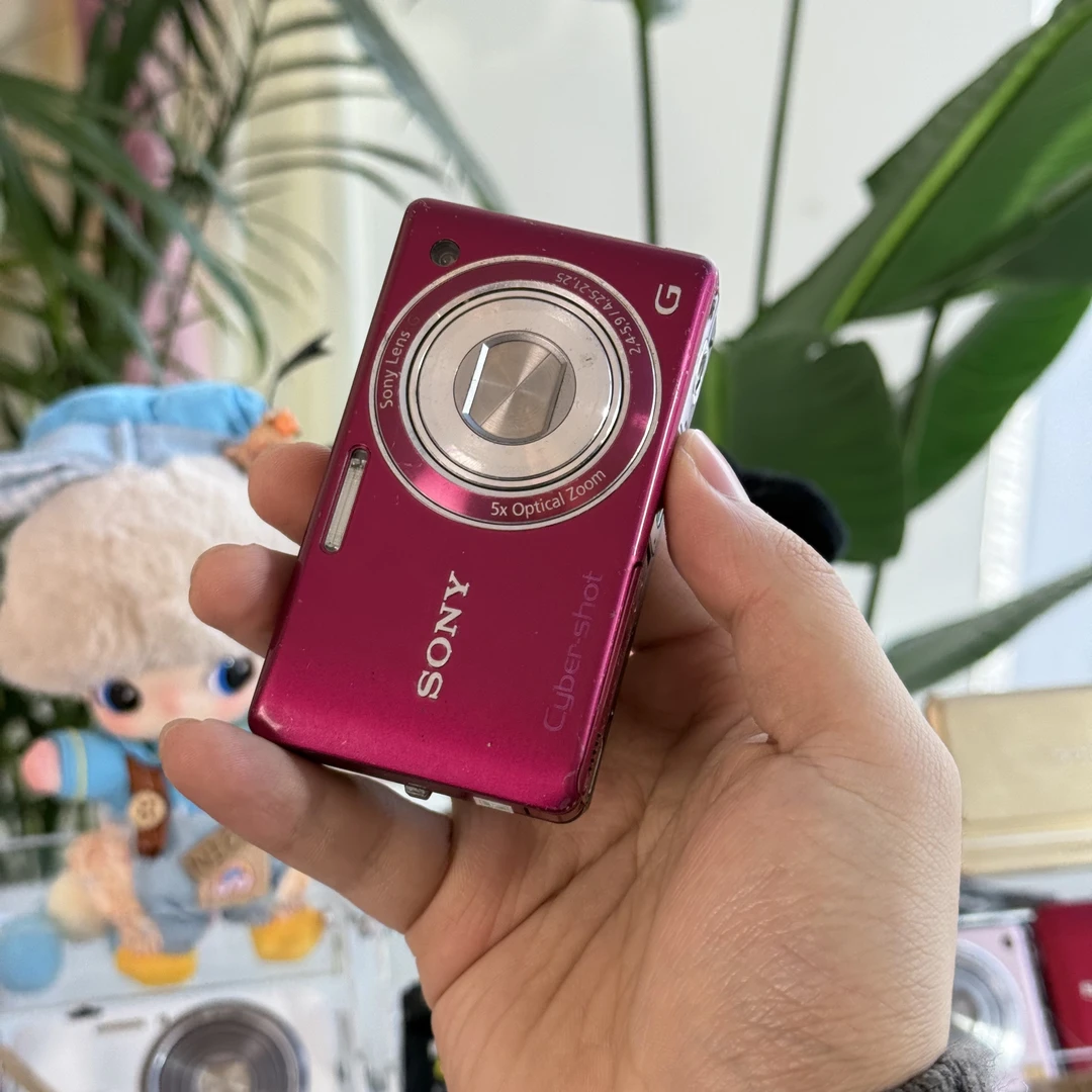 9新 Sony/索尼 索尼w390色彩感好1400万像素滤镜多适合新手带配件