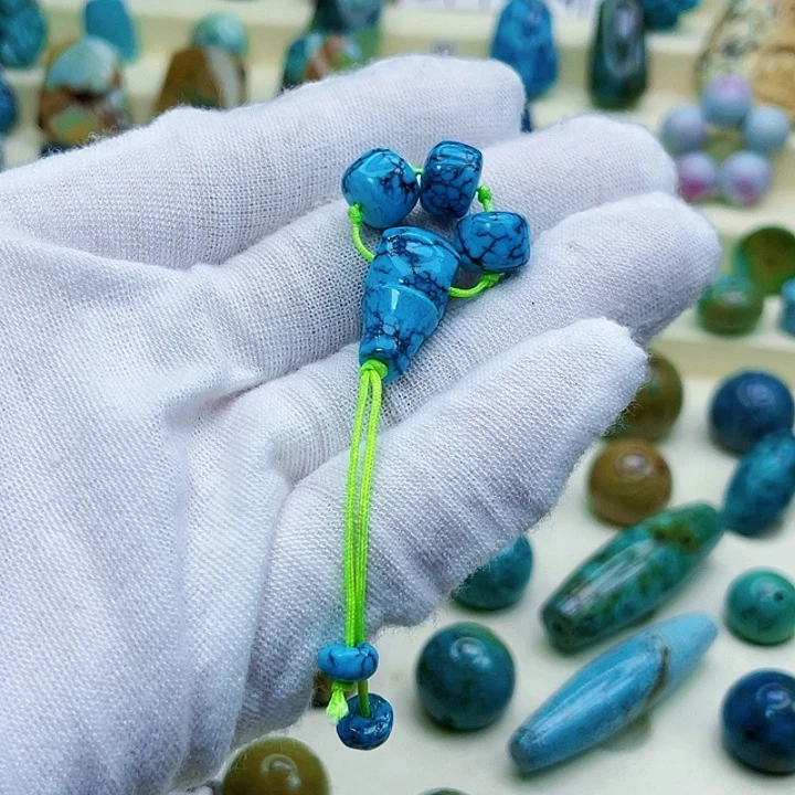 绿松石颈饰未镶嵌