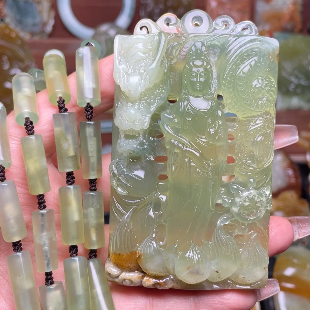 胜***人蛇纹石玉未镶嵌颈饰