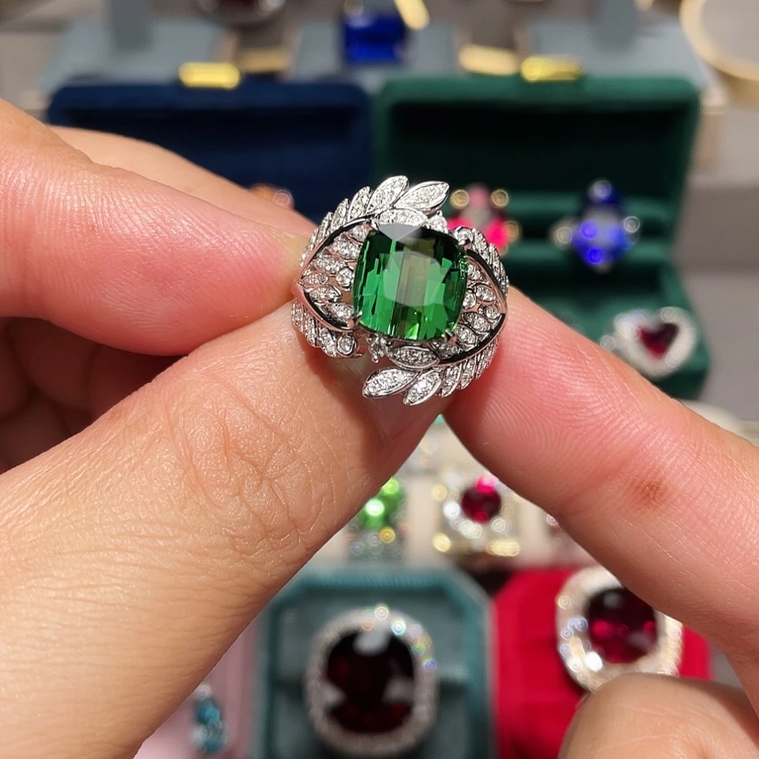 戒指18K金镶嵌碧玺5.71ct