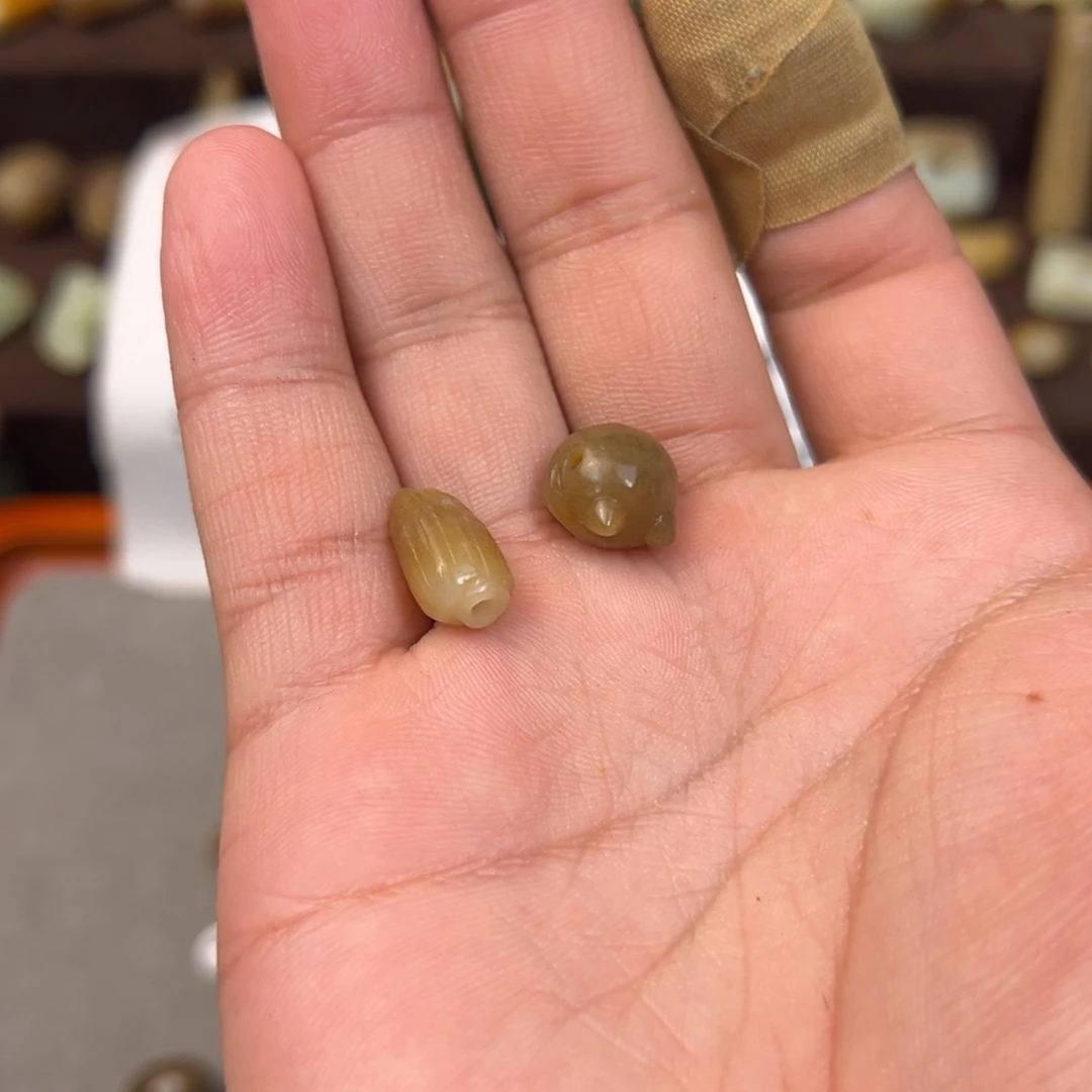 哦***岫岩河磨玉（透闪石质玉）未镶嵌颈饰