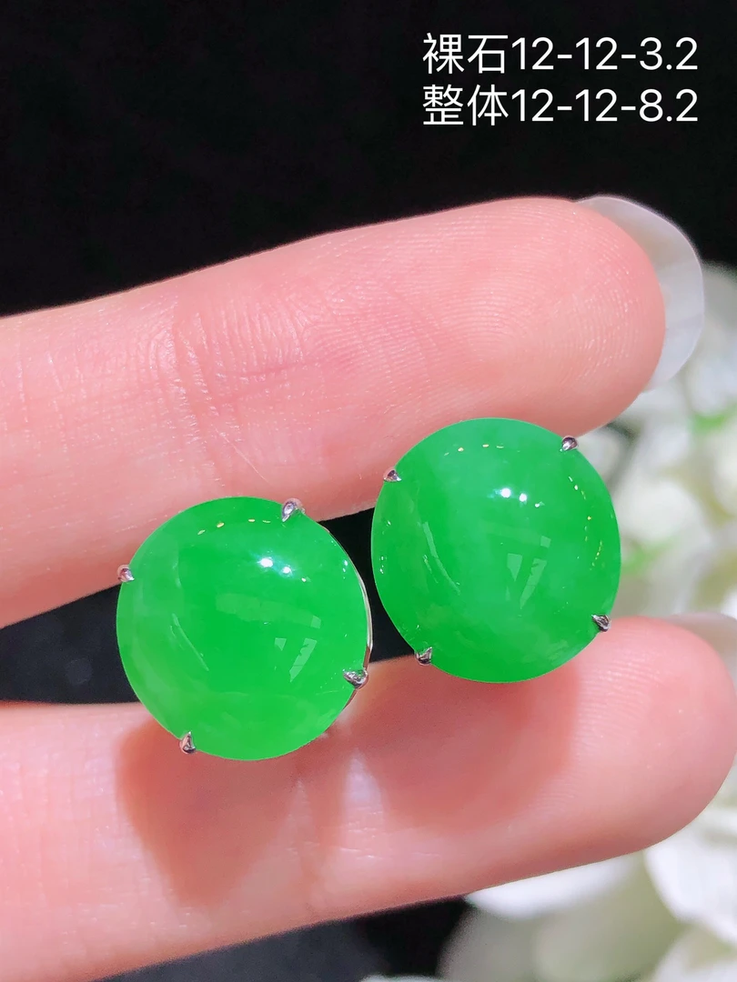 天然缅甸翡翠A货高冰阳绿蛋面耳包18k金镶钻