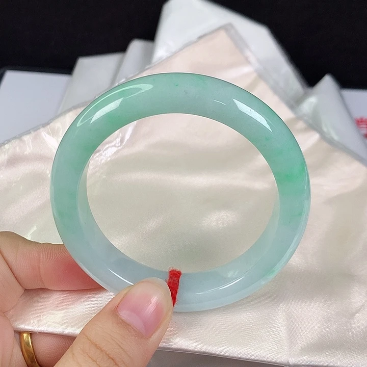 翡翠未镶嵌手镯56圈，小宽胎满圈晴绿