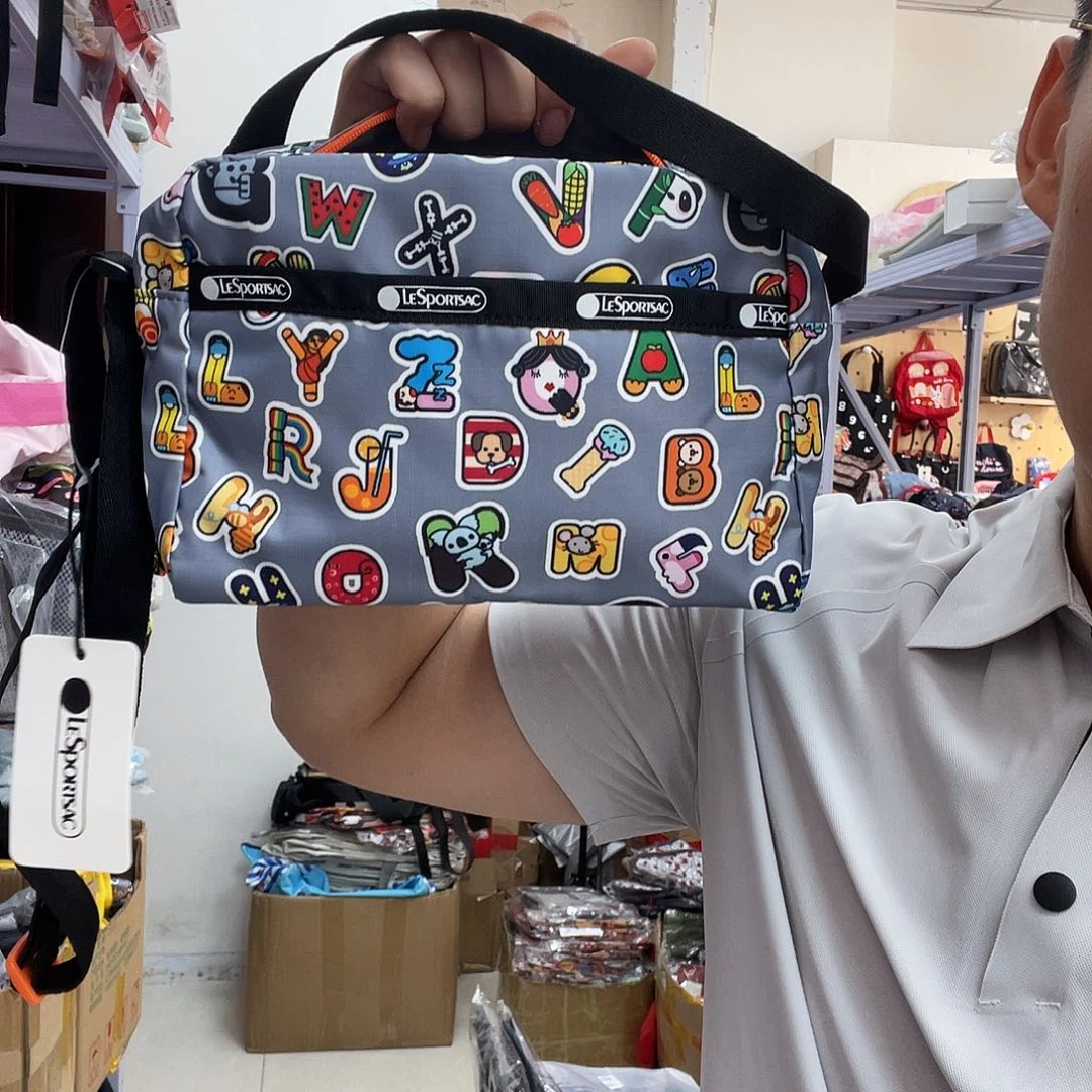 PU化妆包等各种产品和