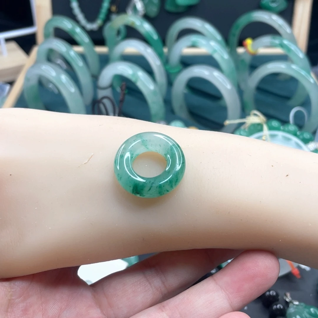 石英质玉未镶嵌颈饰