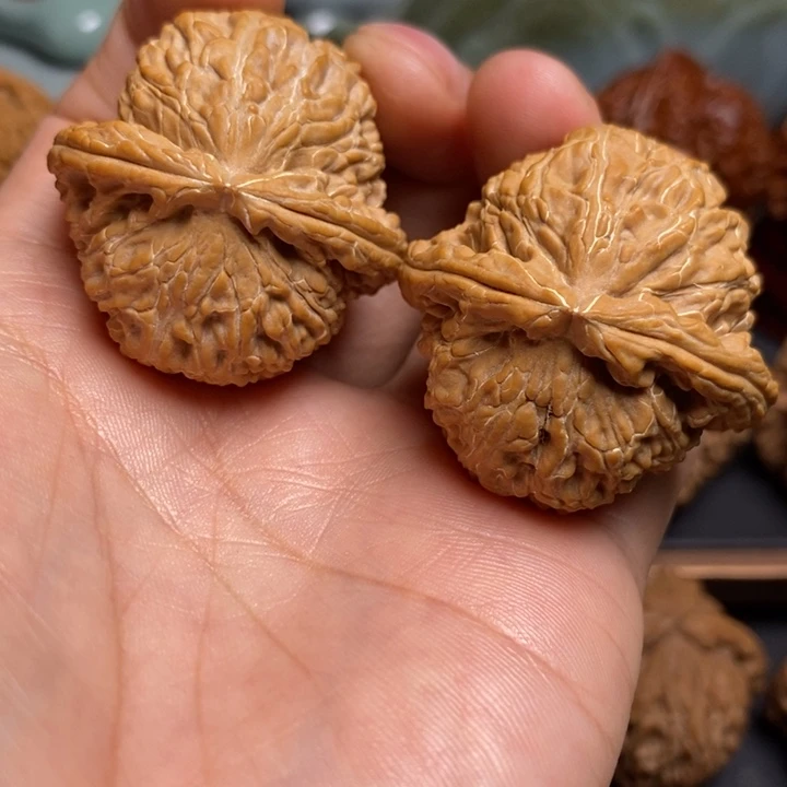 把件文玩核桃三角白