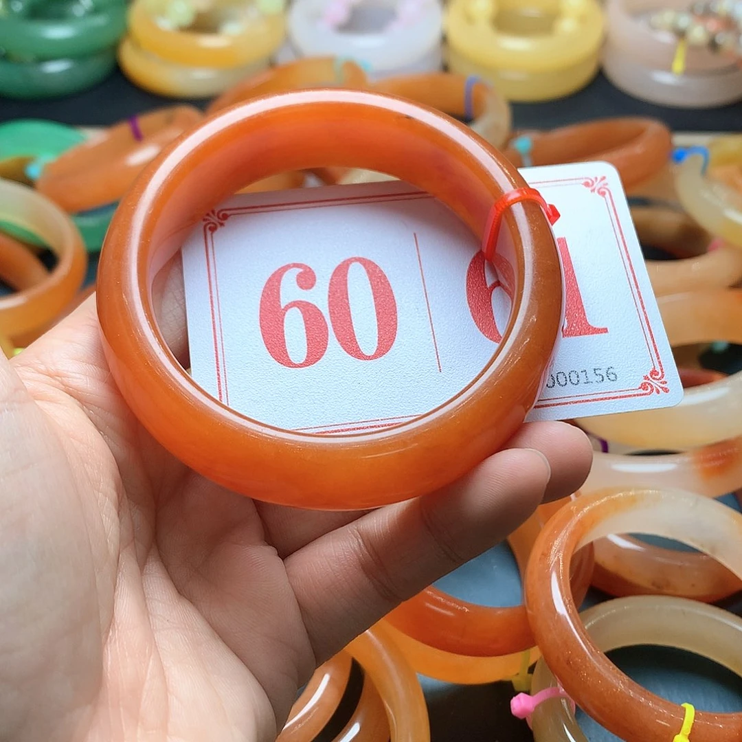 未镶嵌石英质玉（黄龙玉）手镯