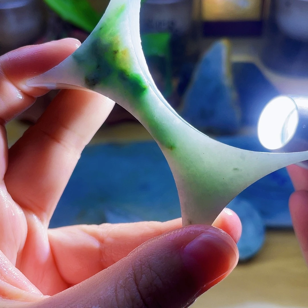 翡翠未镶嵌颈饰毛料7