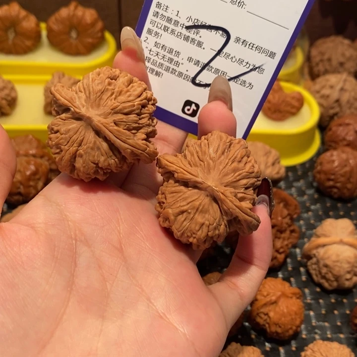 文玩核桃吊坠养****J四座楼