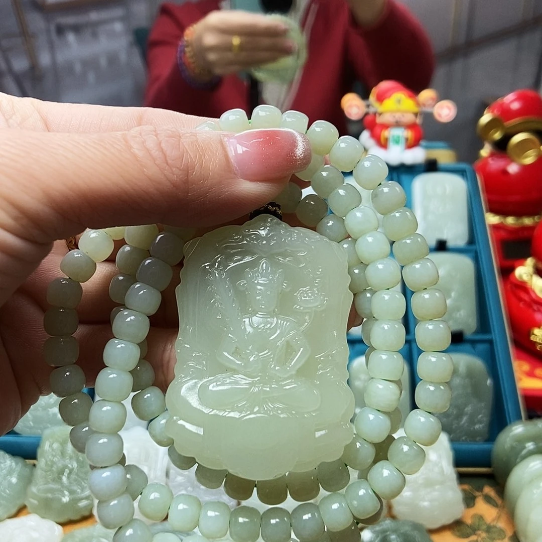 和田玉颈饰未镶嵌许***?