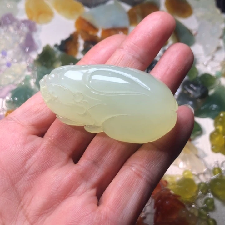 蛇纹石玉未镶嵌耳坠