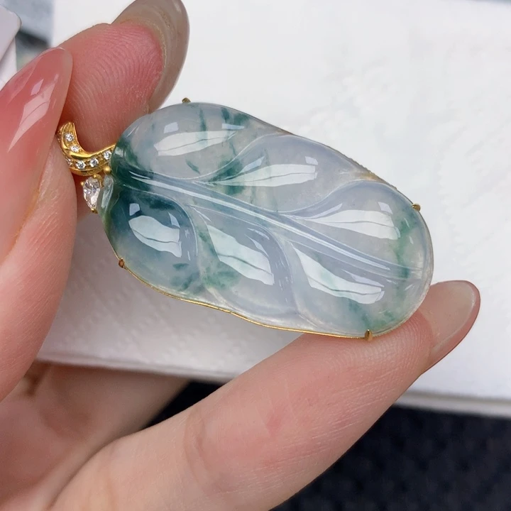 翡翠18K金镶嵌颈饰翡翠