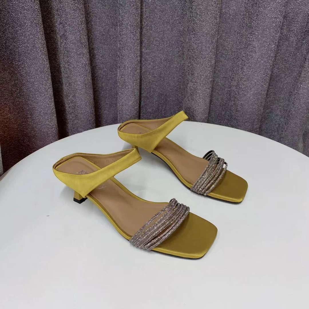 C7492   黄色  夏季时尚2025新款露趾时装女拖鞋