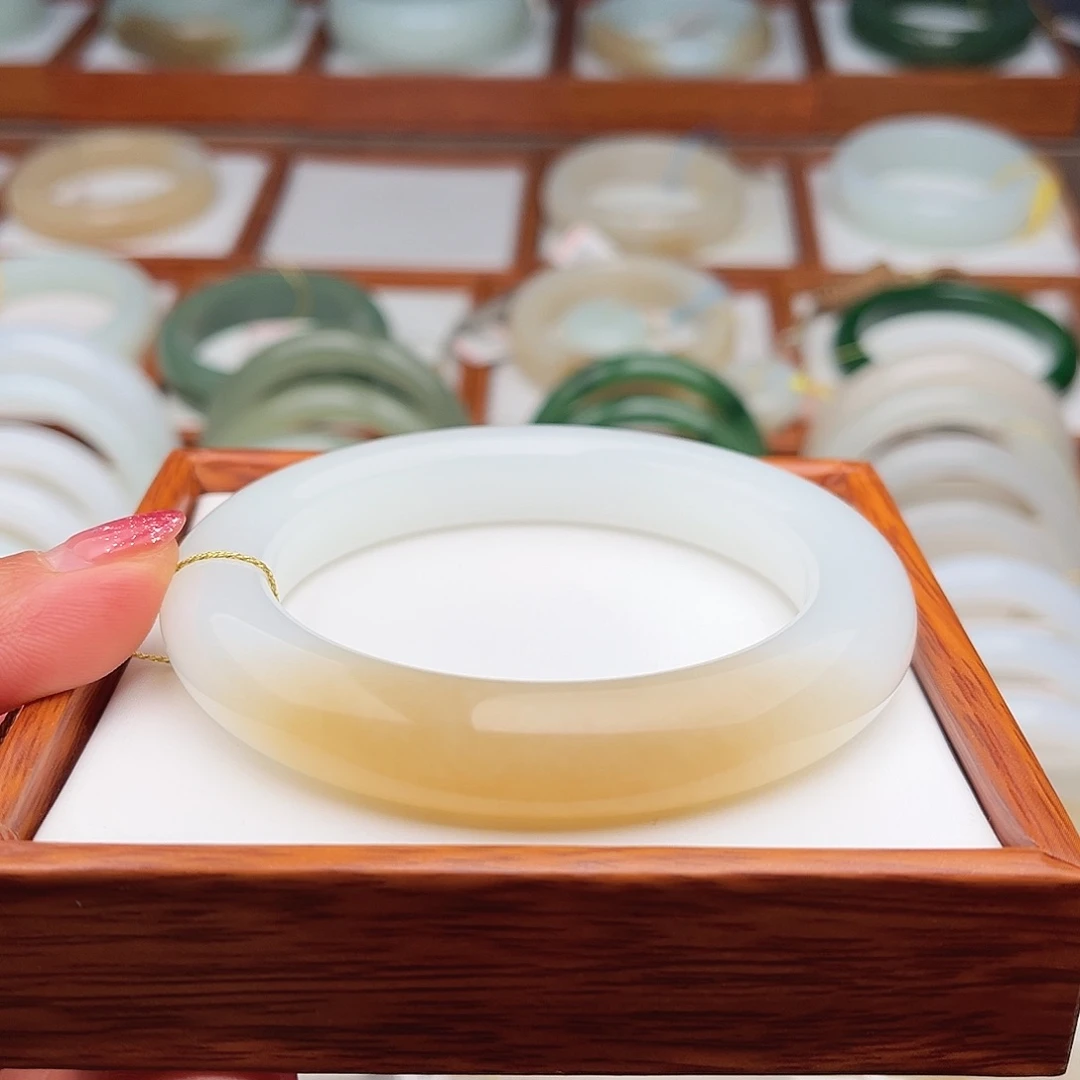 和田玉未镶嵌手镯60