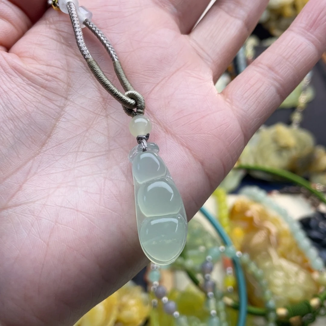 蛇纹石玉颈饰未镶嵌