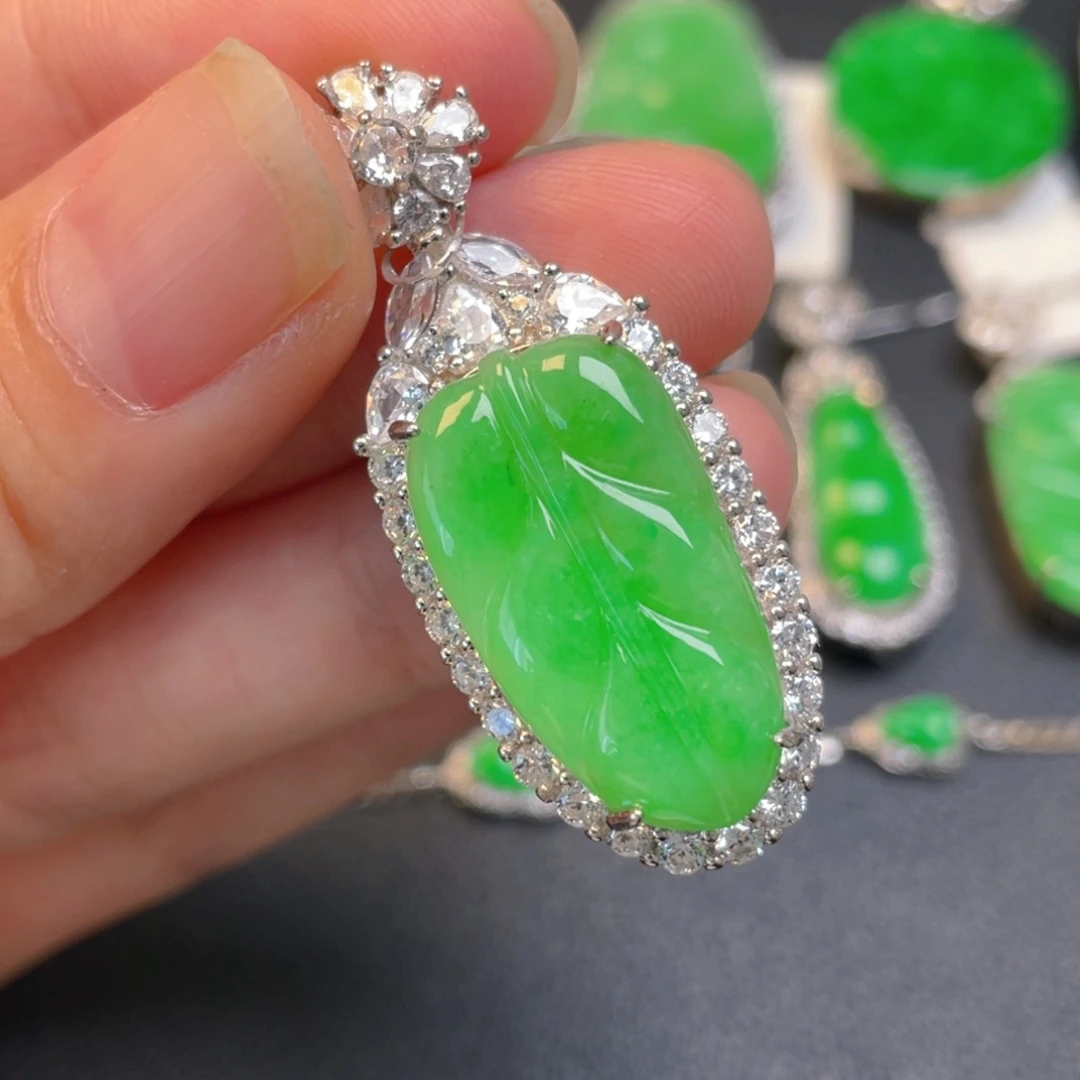 颈饰银S925镶嵌翡翠