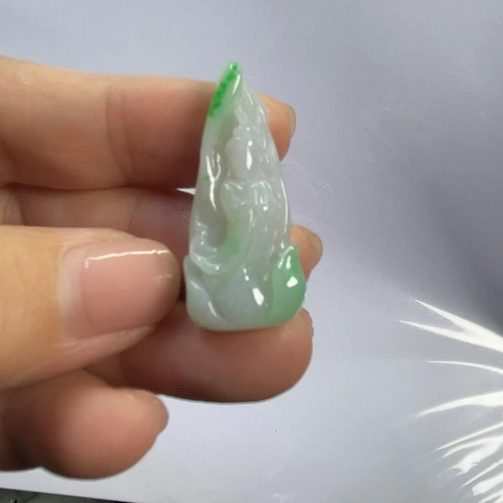 翡翠未镶嵌颈饰飘绿观音吊坠