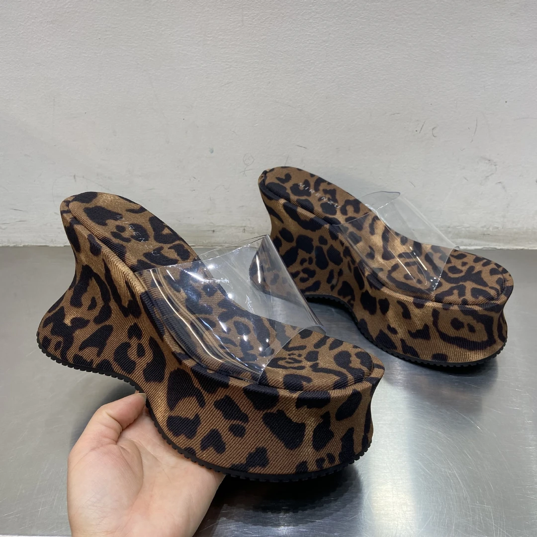 گۇاڭجۇ جىڭبەن广州正版拖鞋时尚女鞋防滑豹纹厚底方头夏季8217-8