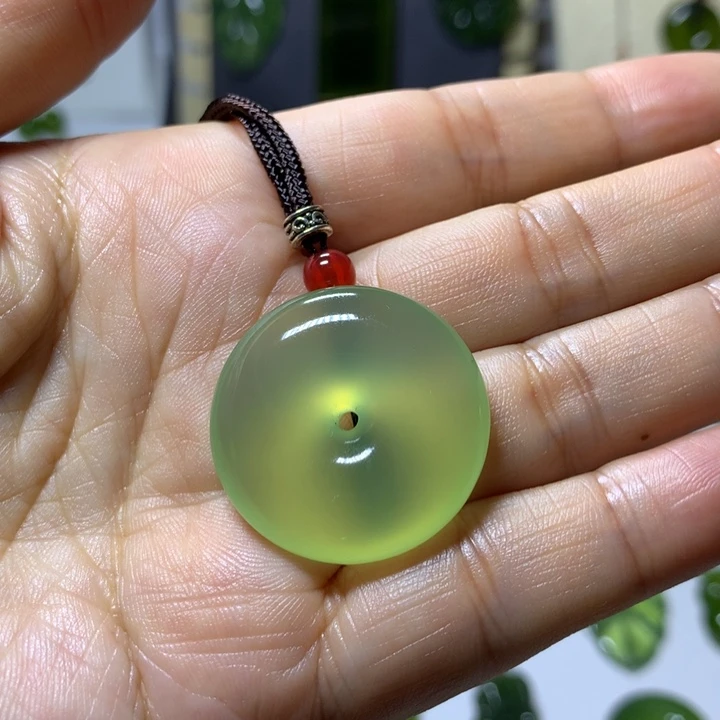 岫玉未镶嵌颈饰吊坠