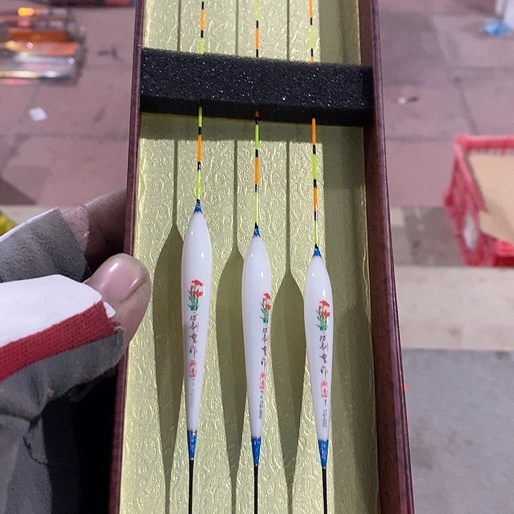 45号鱼漂一盒，，，，，，