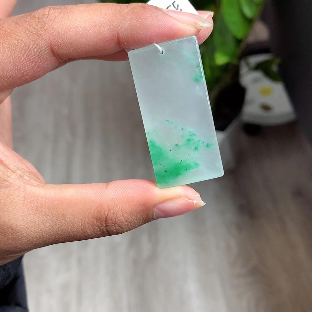 石英质玉颈饰未镶嵌落**单