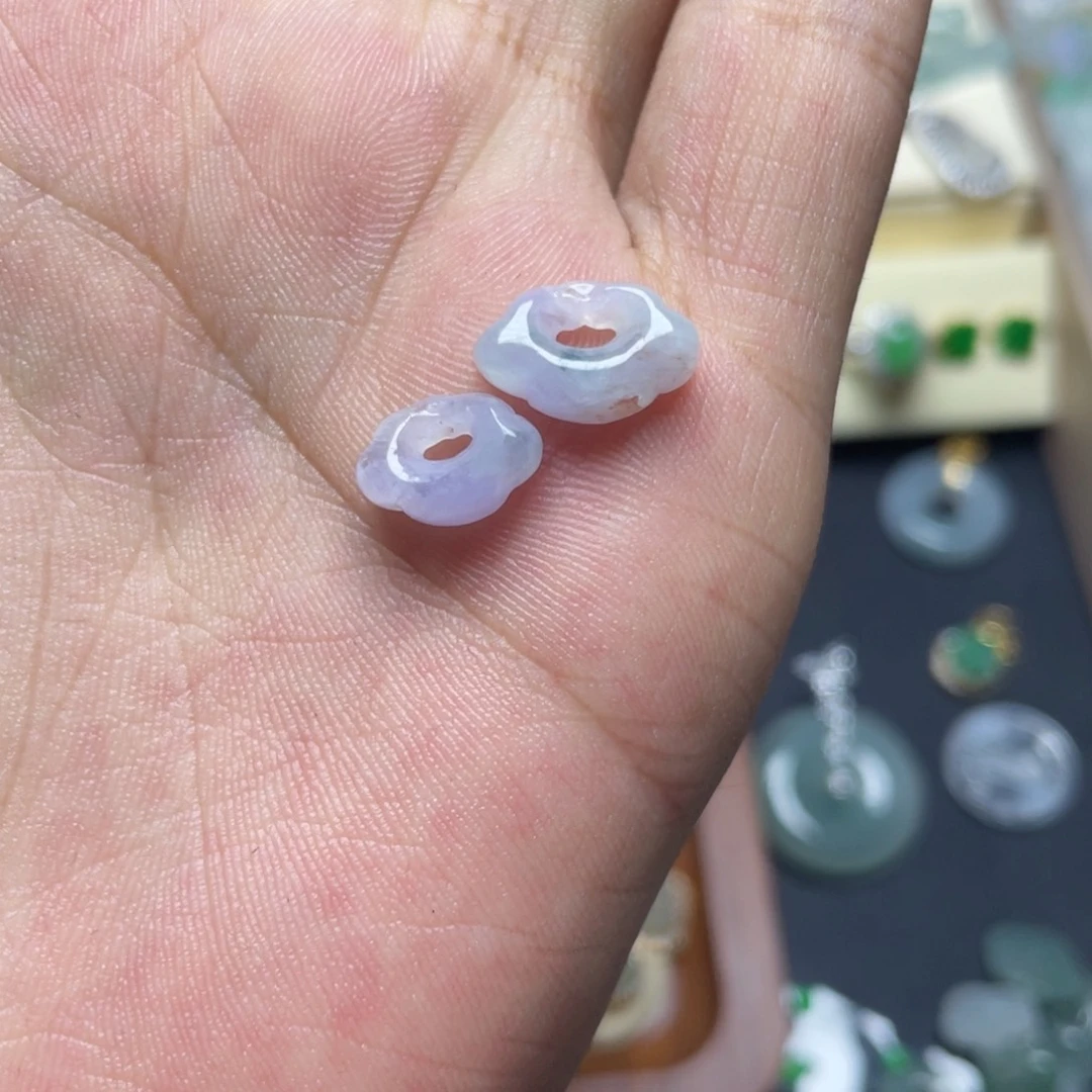 仟***刀颈饰未镶嵌翡翠锁