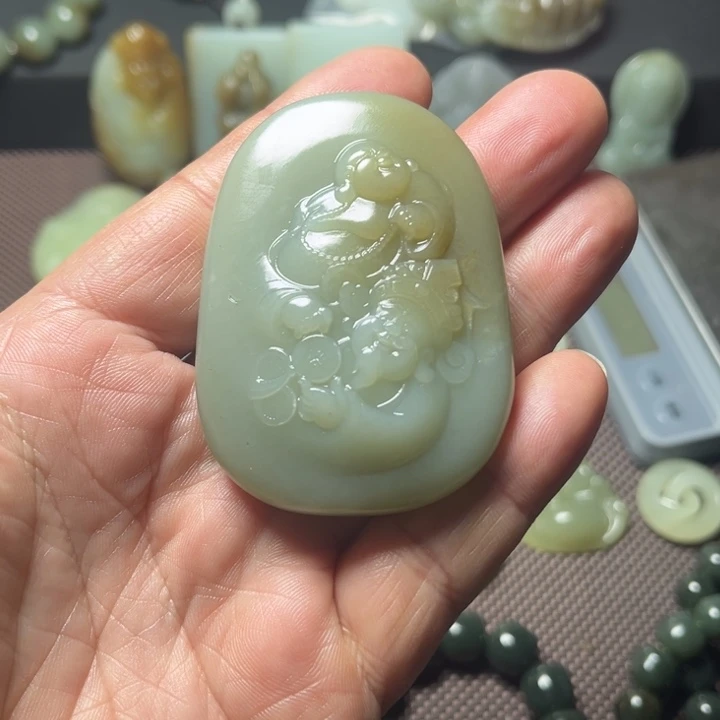 用***5和田玉（糖玉）未镶嵌挂件