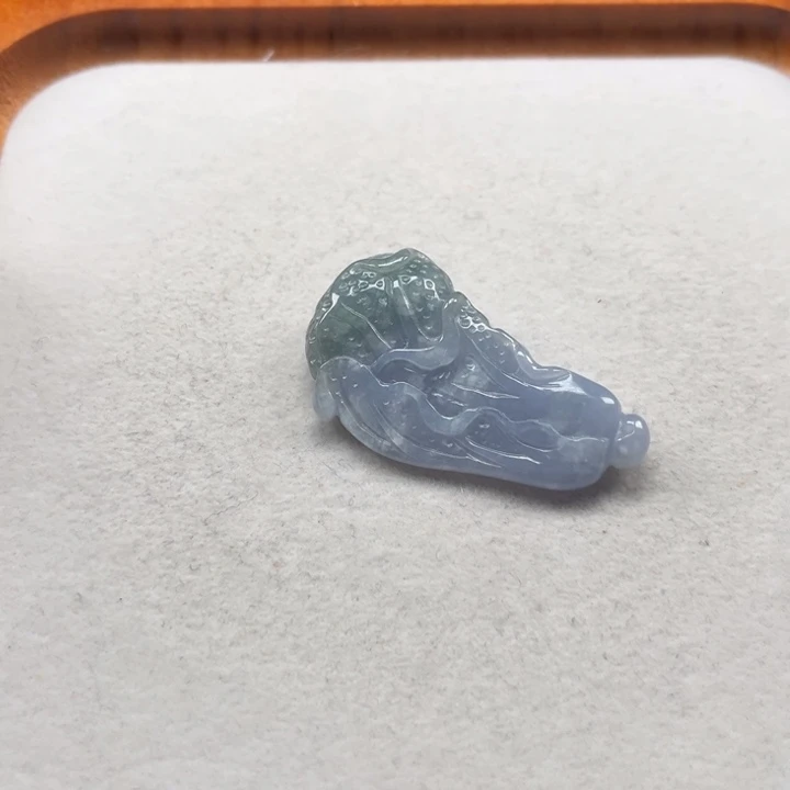 翡翠未镶嵌颈饰蓝紫白菜