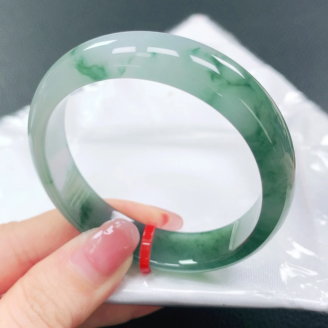 翡翠手镯未镶嵌56圈