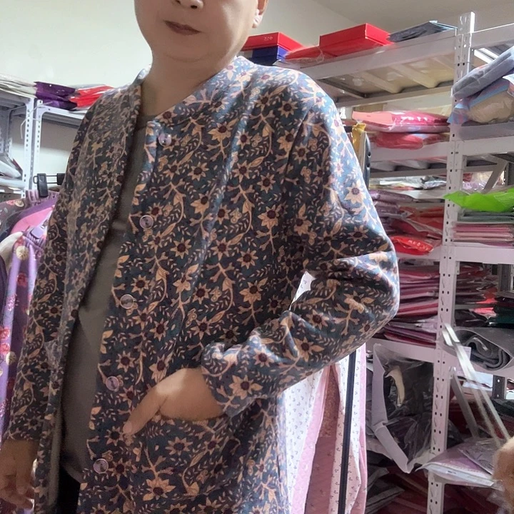 三醋酯纤维加绒开衫130斤妈妈