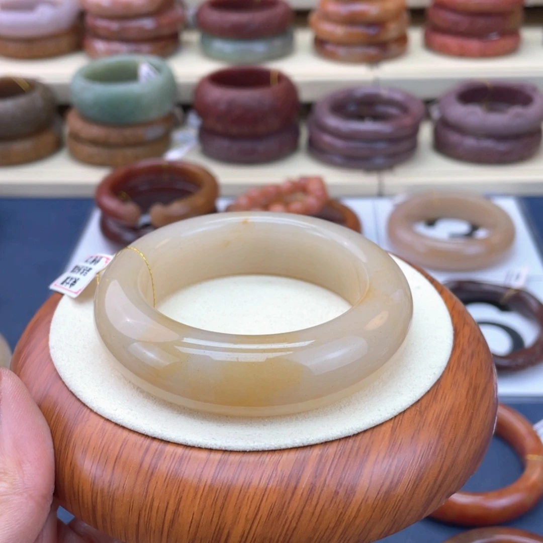 【闪购商品】石英质玉手镯未镶嵌1****9