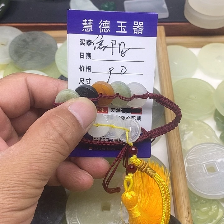 蛇纹石玉合金颈饰信****燕
