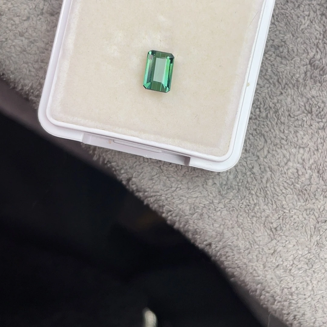碧玺裸石未镶嵌1.1Ct。