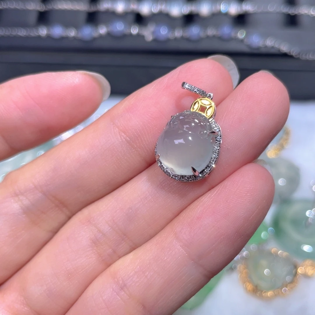 颈饰18K金镶嵌翡翠翡翠
