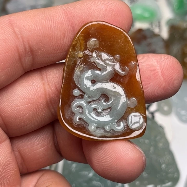 翡翠未镶嵌颈饰仿古龙