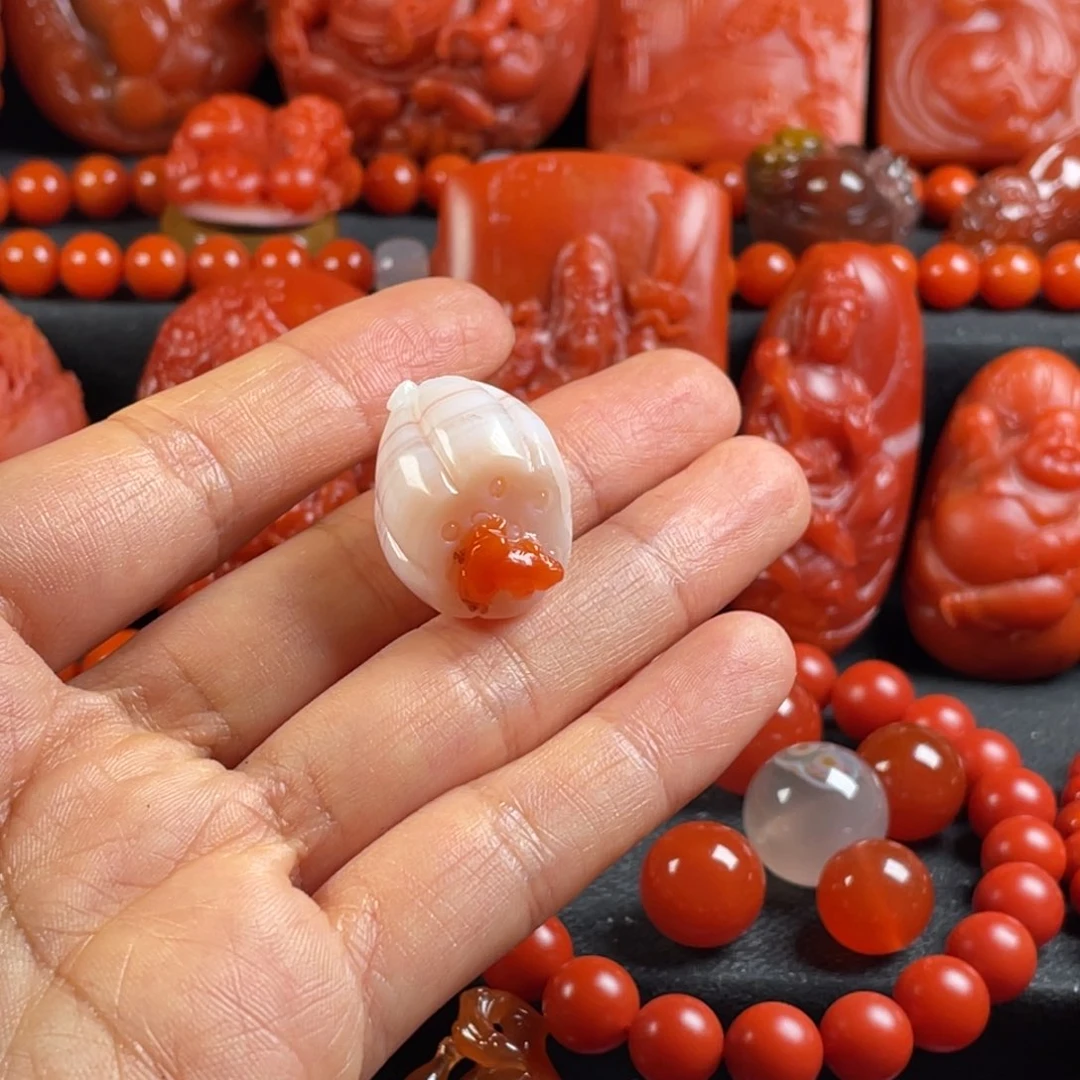 胖***绵南红玛瑙天然原矿杨柳小庄瓷白俏色呱呱来财未镶嵌