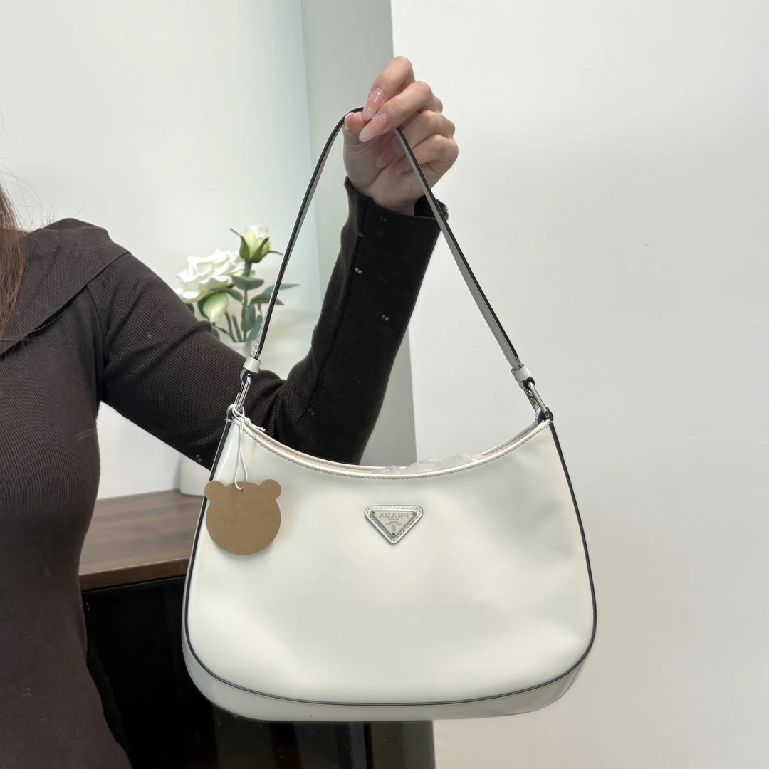 95新 Prada/普拉达 中号珐琅金属三角徽标腋下单肩包