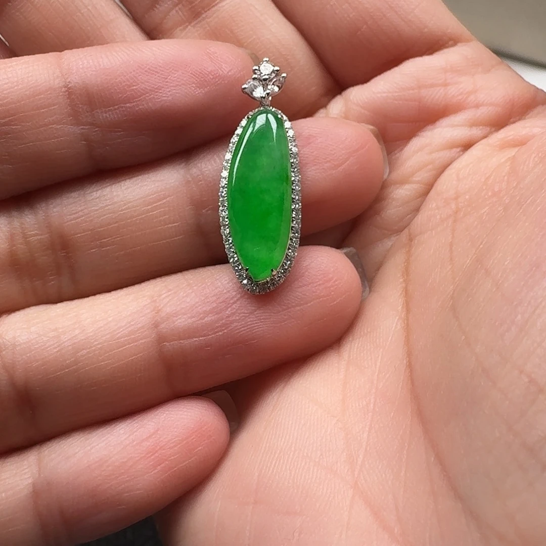 翡翠18K金镶嵌颈饰