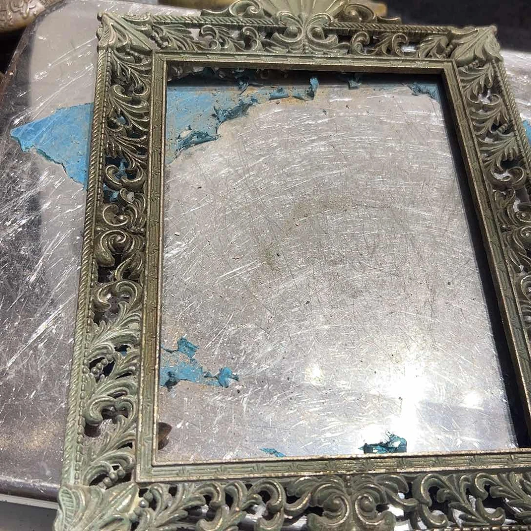 满*红微瑕疵黄铜摆件工艺品