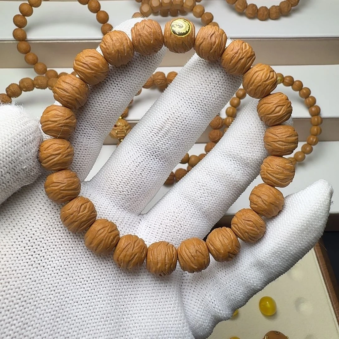 文玩核桃吊坠破茧