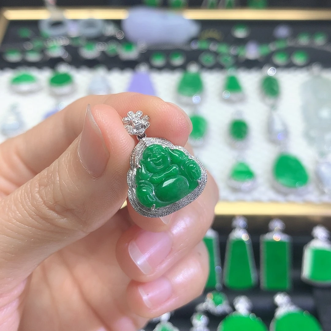 颈饰18K金镶嵌翡翠吊坠