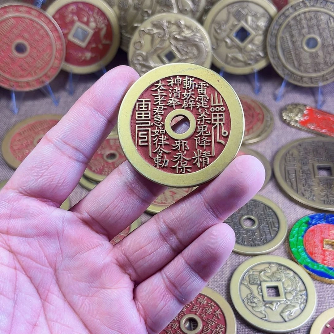 圆孔山花钱币老铜制