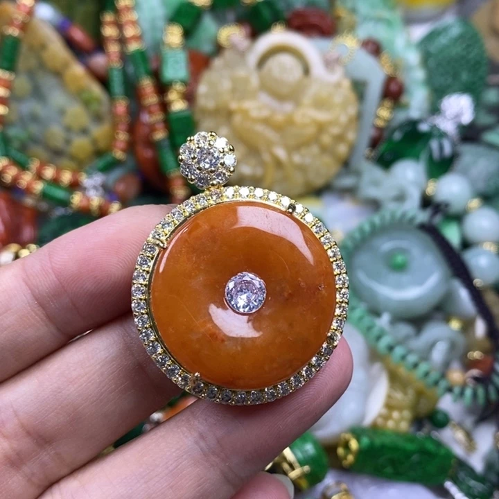 翡翠未镶嵌吊坠(赠链)