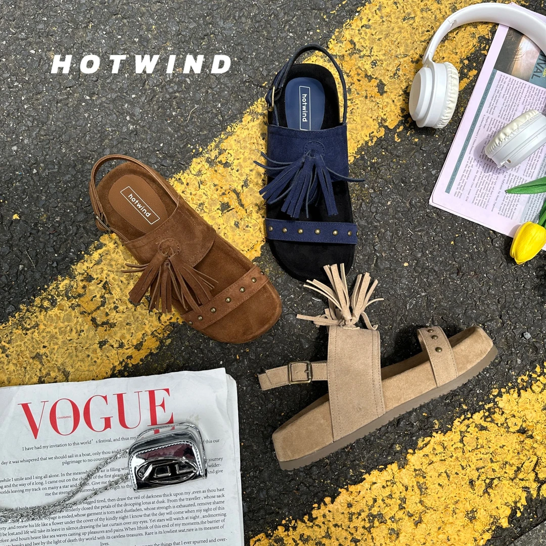 Hotwind/热风法式复古风一字带流苏扣带甜美少女休闲百搭厚底凉鞋