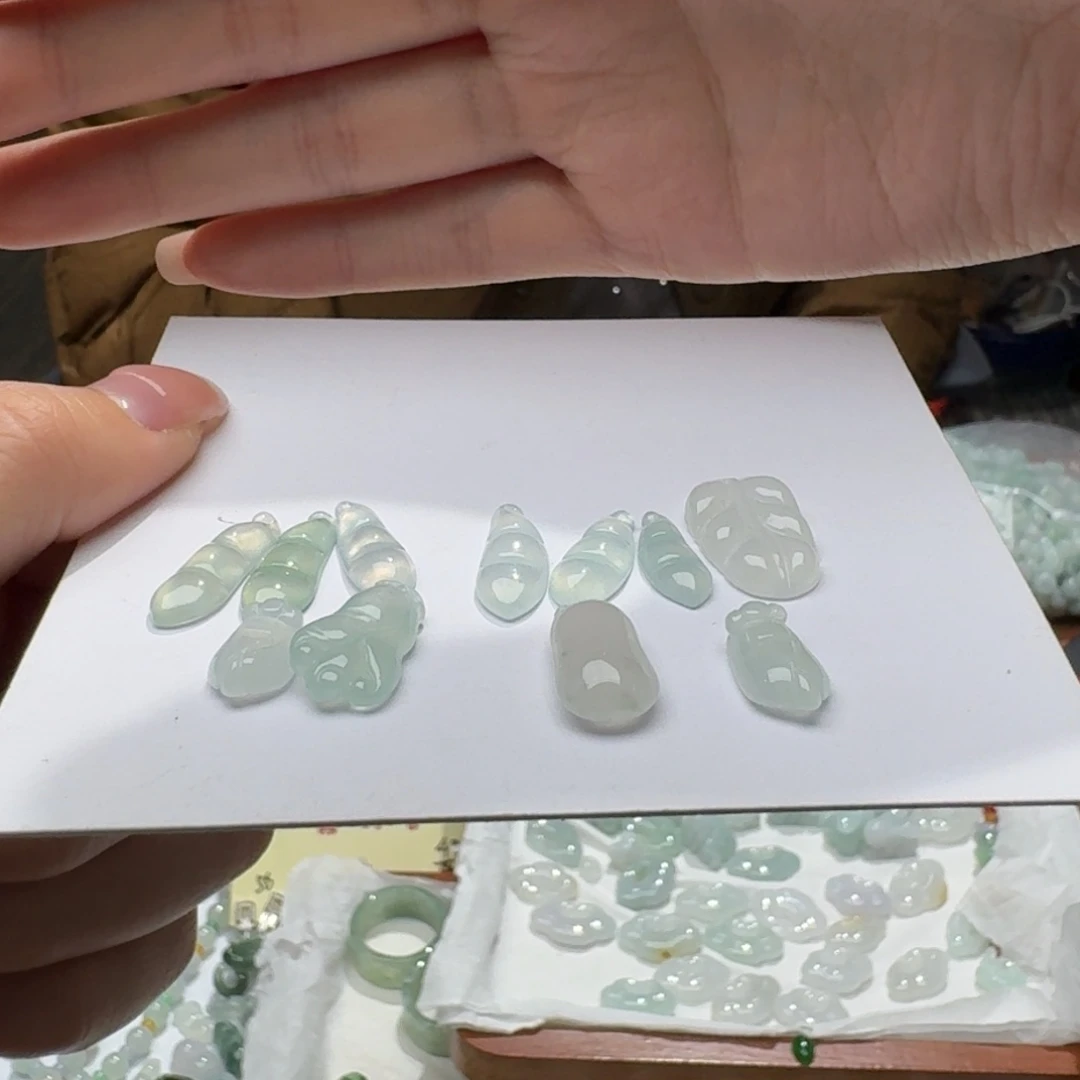 未镶嵌挂件翡翠福利1个，不包邮，拍邮费发货