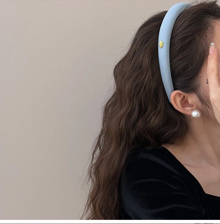 纯色斜纹布艺金标字母细发箍2025年新款韩系千金感